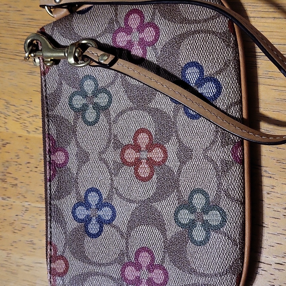 Coach Floral Pattern Wristlet in Brown and Multicolor. Rare - Picture 2 of 3